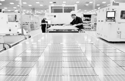 中國光伏產(chǎn)業(yè) 全球清潔能源轉(zhuǎn)型的強(qiáng)勁引擎